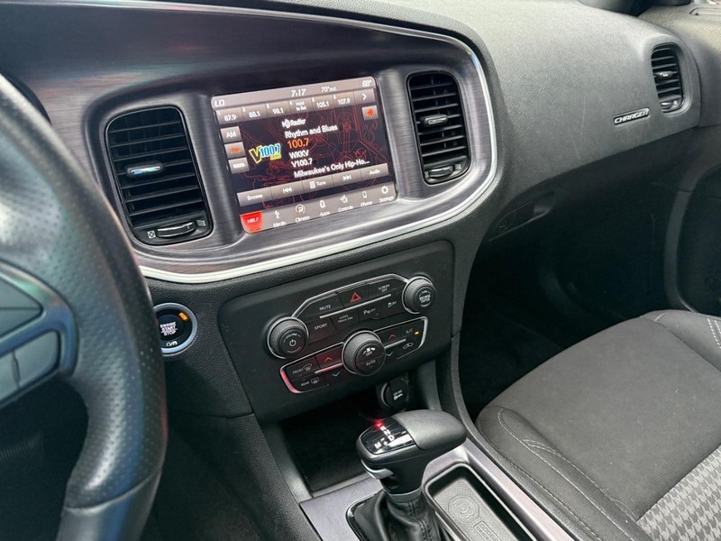 Dodge Charger Vehicle Full-screen Gallery Image 25