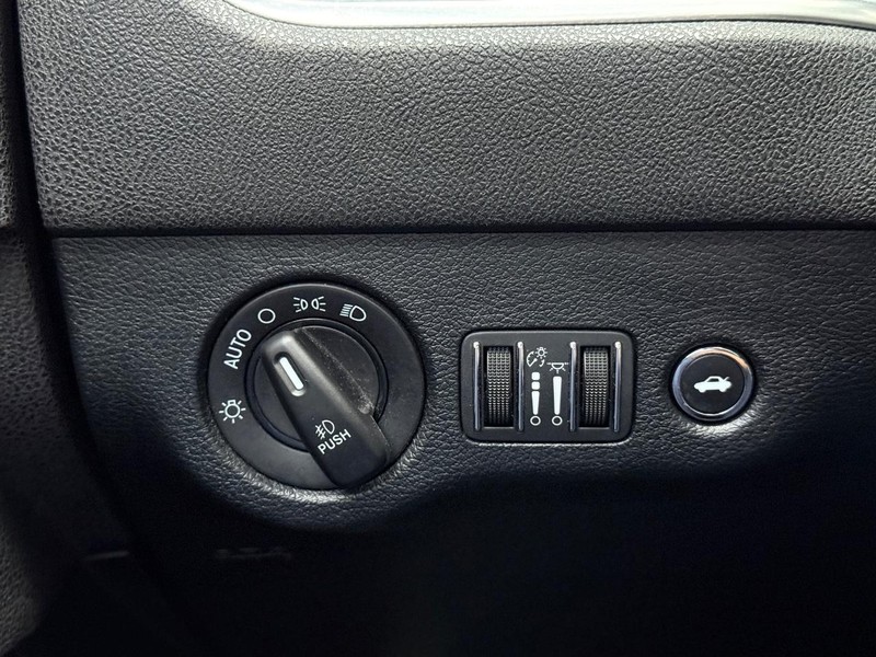 Dodge Charger Vehicle Full-screen Gallery Image 29