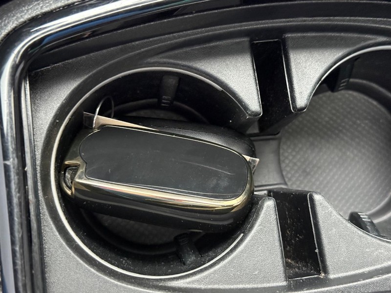 Dodge Charger Vehicle Full-screen Gallery Image 30