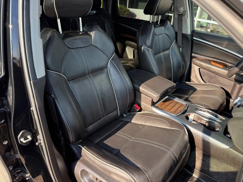 Acura MDX Vehicle Full-screen Gallery Image 11