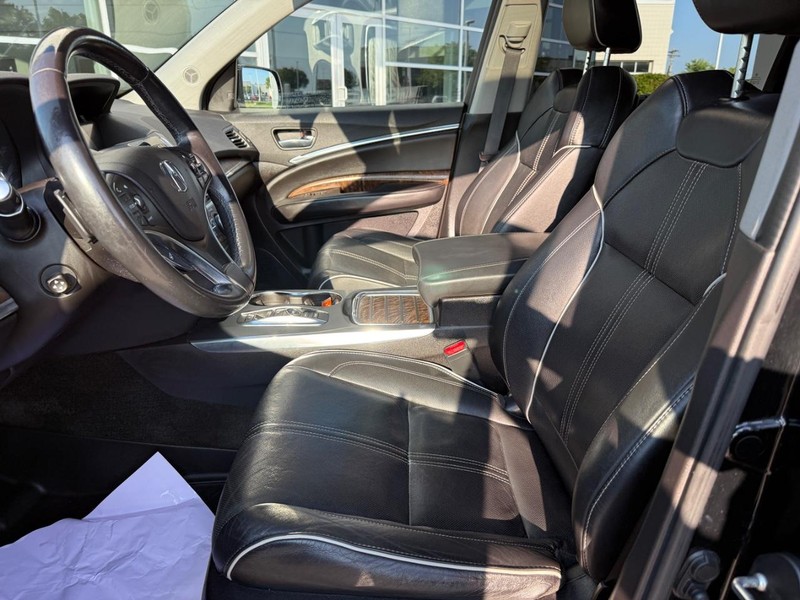 Acura MDX Vehicle Full-screen Gallery Image 17