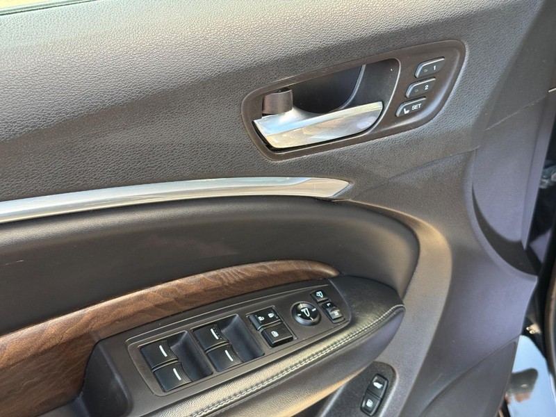 Acura MDX Vehicle Full-screen Gallery Image 19