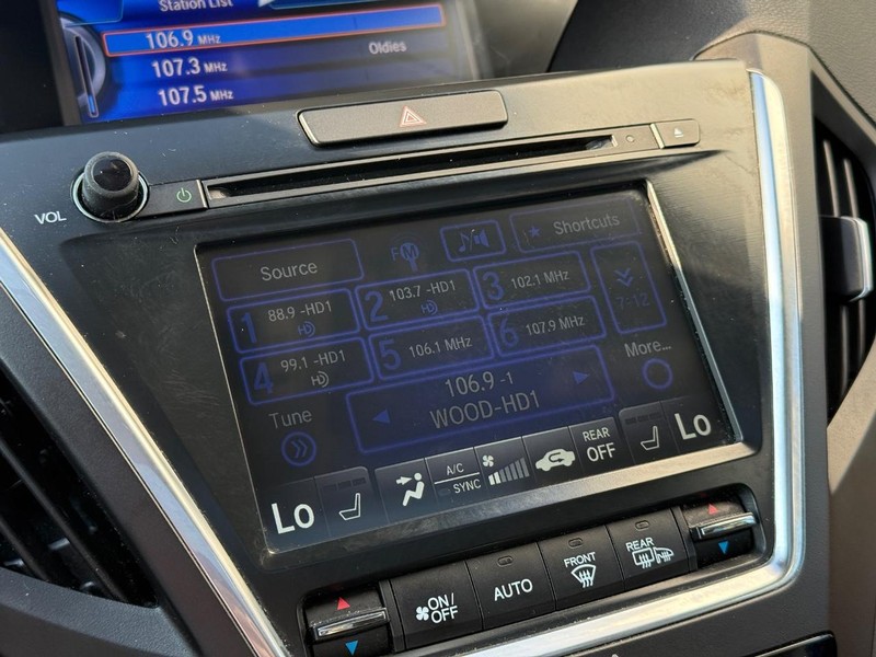 Acura MDX Vehicle Full-screen Gallery Image 25