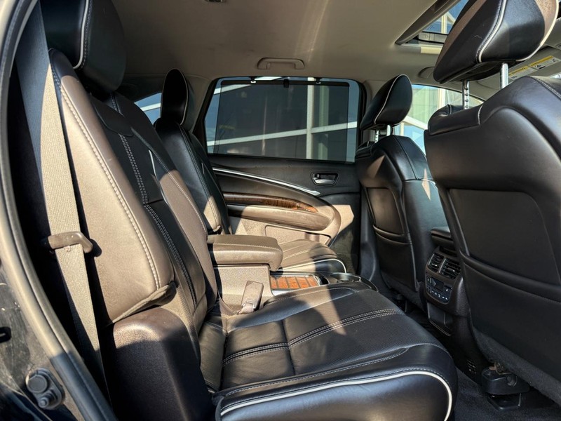 Acura MDX Vehicle Full-screen Gallery Image 38