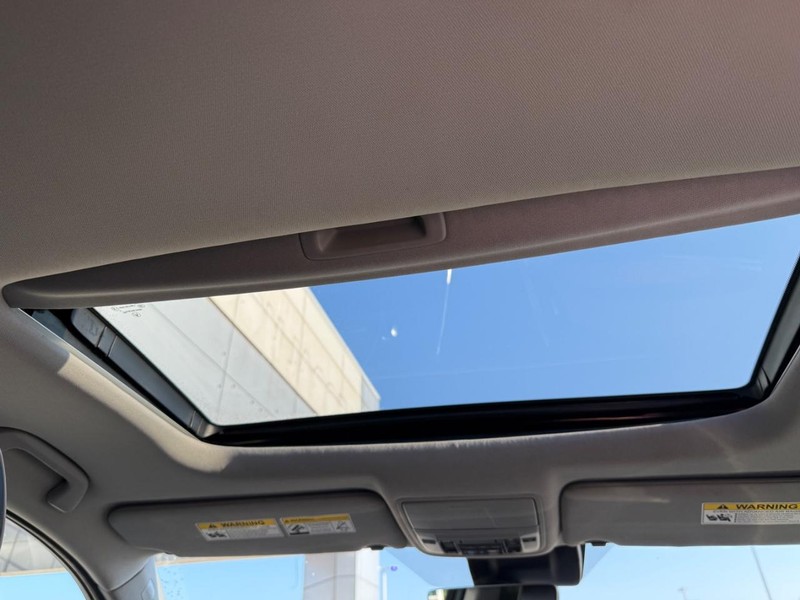 Acura MDX Vehicle Full-screen Gallery Image 42