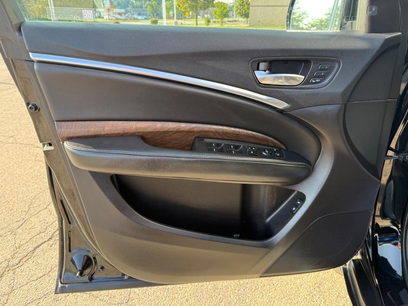 Acura MDX Vehicle Full-screen Gallery Image 46