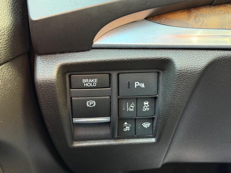 Acura MDX Vehicle Full-screen Gallery Image 57