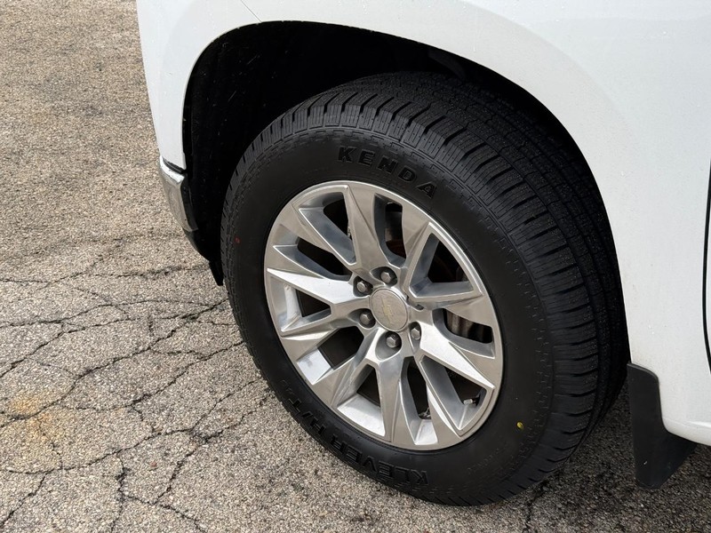 Chevrolet Silverado 1500 Vehicle Full-screen Gallery Image 10