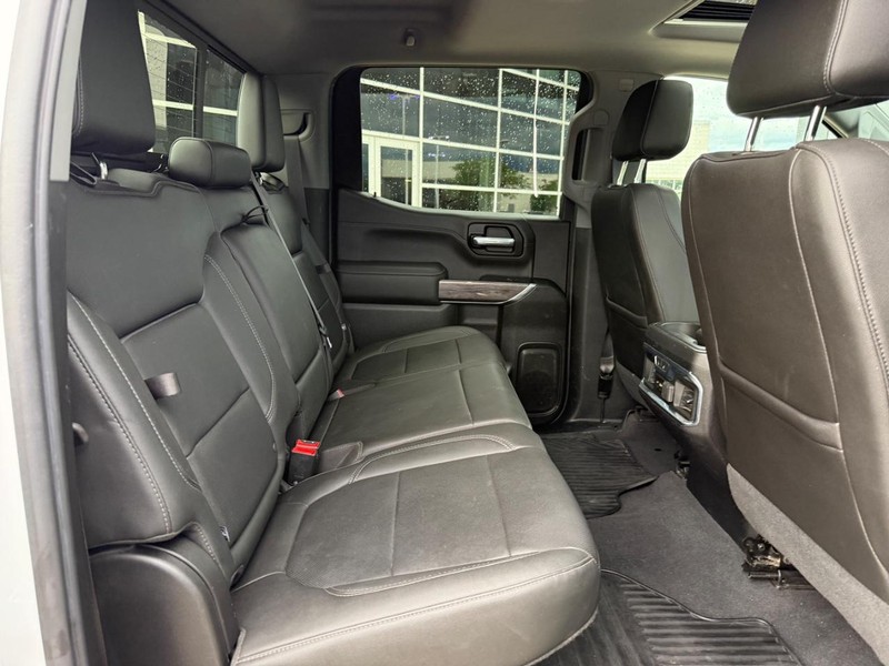 Chevrolet Silverado 1500 Vehicle Full-screen Gallery Image 12