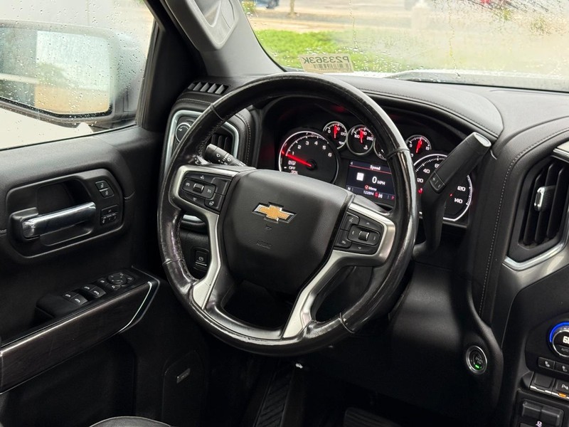 Chevrolet Silverado 1500 Vehicle Full-screen Gallery Image 14