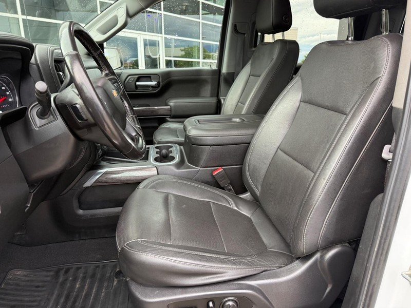 Chevrolet Silverado 1500 Vehicle Full-screen Gallery Image 16