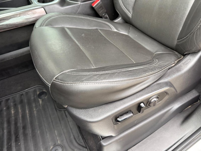 Chevrolet Silverado 1500 Vehicle Full-screen Gallery Image 17
