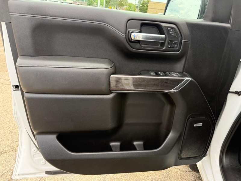 Chevrolet Silverado 1500 Vehicle Full-screen Gallery Image 19