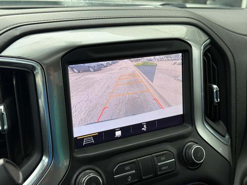 Chevrolet Silverado 1500 Vehicle Full-screen Gallery Image 24