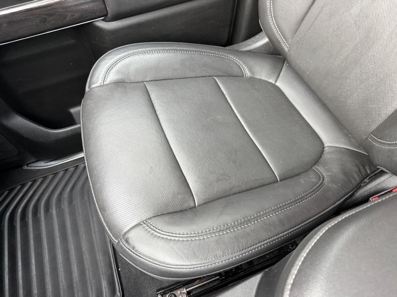 Chevrolet Silverado 1500 Vehicle Full-screen Gallery Image 26