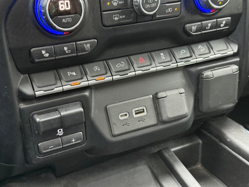 Chevrolet Silverado 1500 Vehicle Full-screen Gallery Image 28