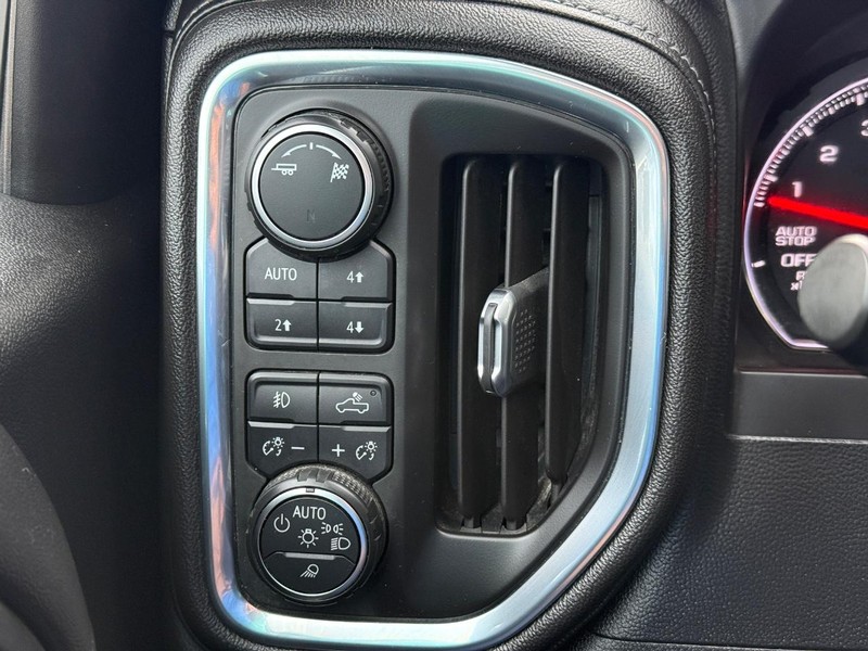 Chevrolet Silverado 1500 Vehicle Full-screen Gallery Image 29