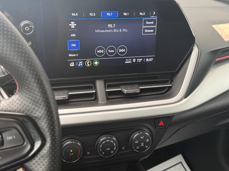 Chevrolet Trax Vehicle Full-screen Gallery Image 16