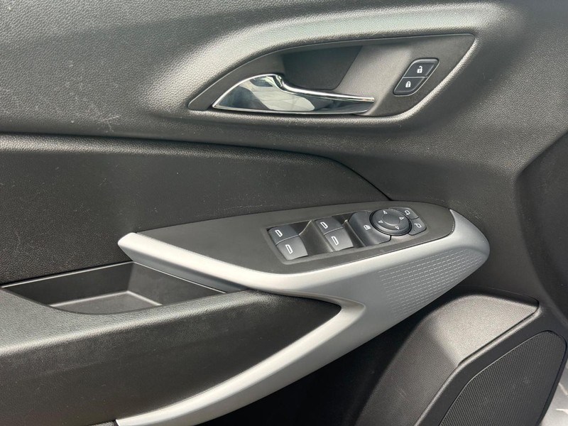Chevrolet Trax Vehicle Full-screen Gallery Image 22