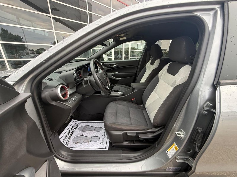 Chevrolet Trax Vehicle Full-screen Gallery Image 23