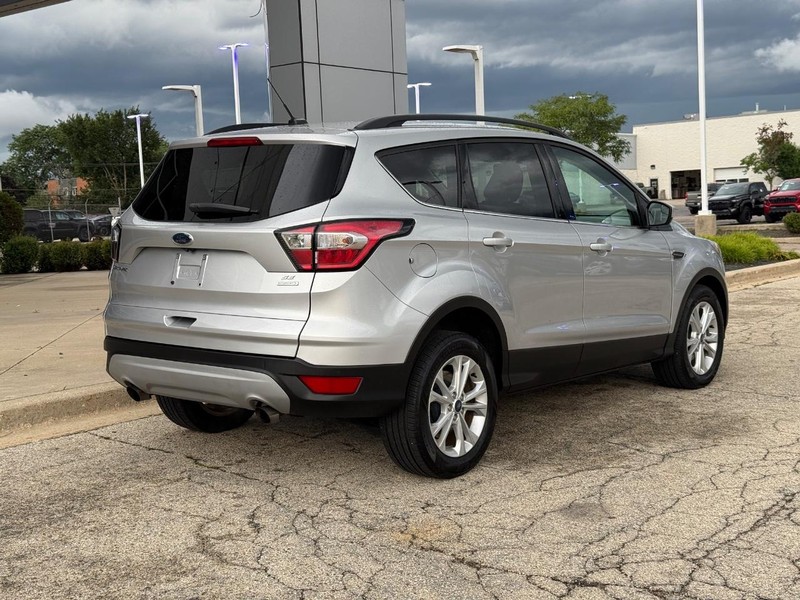 Ford Escape Vehicle Full-screen Gallery Image 03