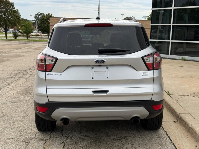 Ford Escape Vehicle Full-screen Gallery Image 04