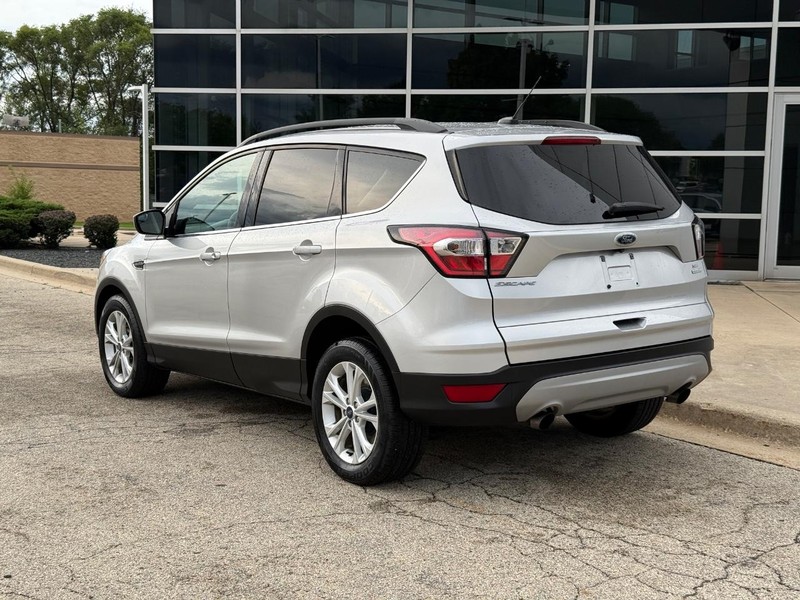 Ford Escape Vehicle Full-screen Gallery Image 05