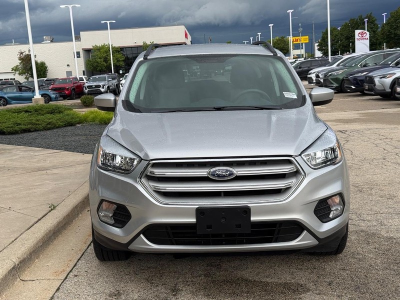 Ford Escape Vehicle Full-screen Gallery Image 08