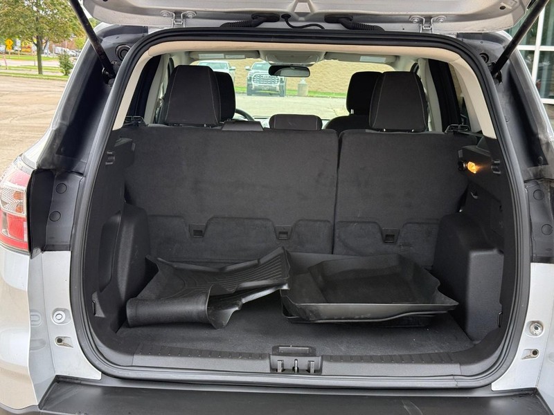 Ford Escape Vehicle Full-screen Gallery Image 09