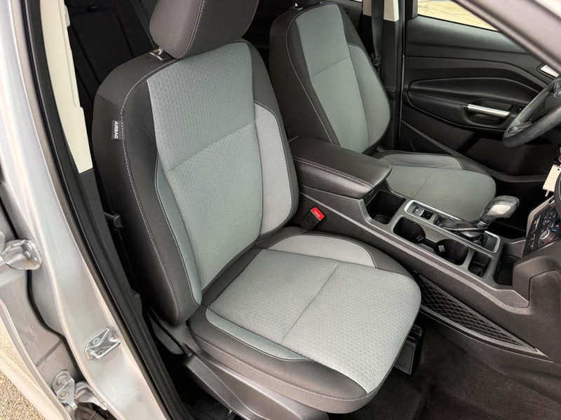 Ford Escape Vehicle Full-screen Gallery Image 11