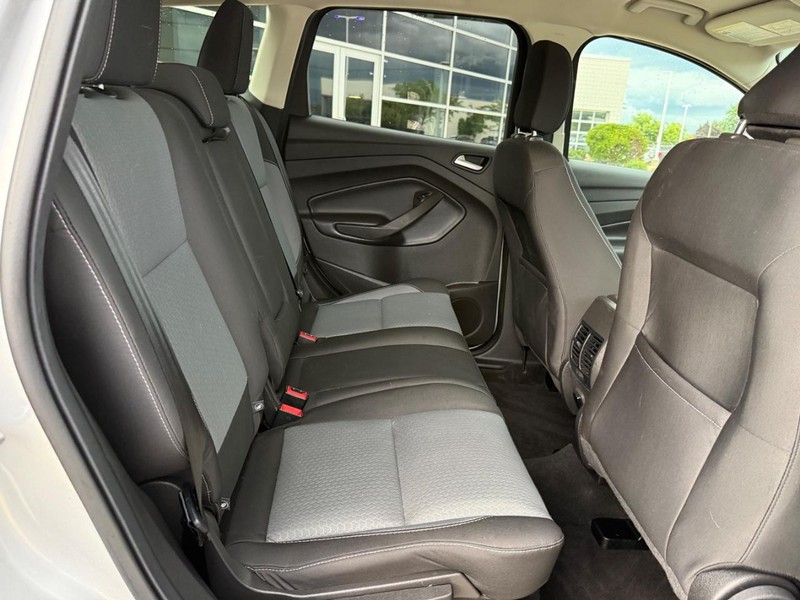 Ford Escape Vehicle Full-screen Gallery Image 12