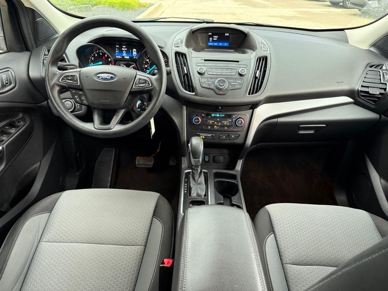 Ford Escape Vehicle Full-screen Gallery Image 13