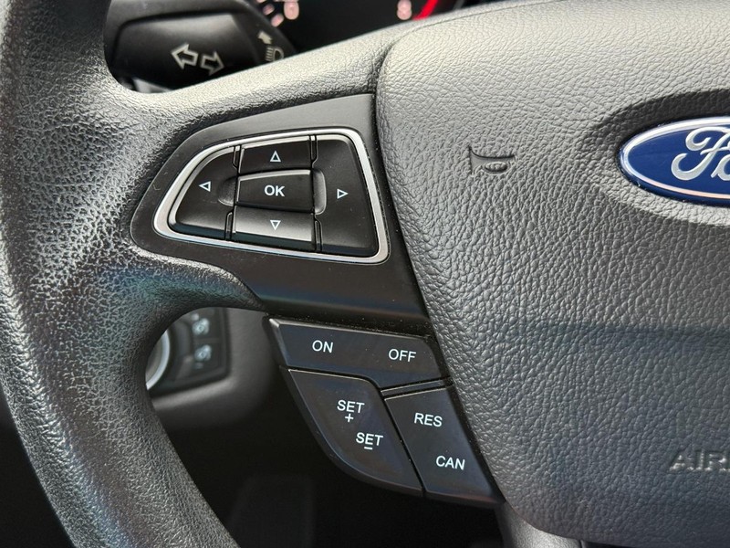 Ford Escape Vehicle Full-screen Gallery Image 20