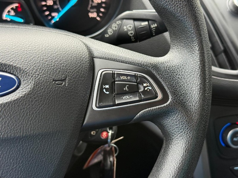 Ford Escape Vehicle Full-screen Gallery Image 21
