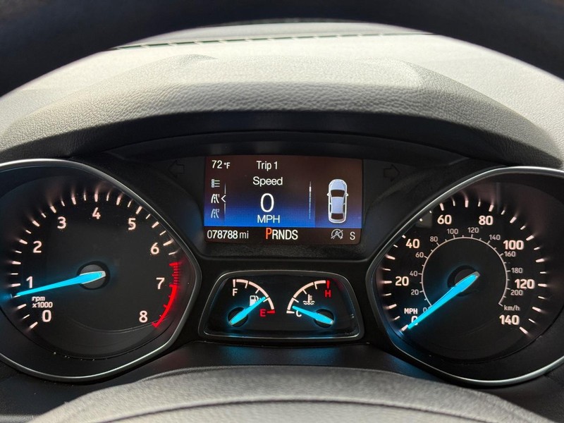Ford Escape Vehicle Full-screen Gallery Image 22