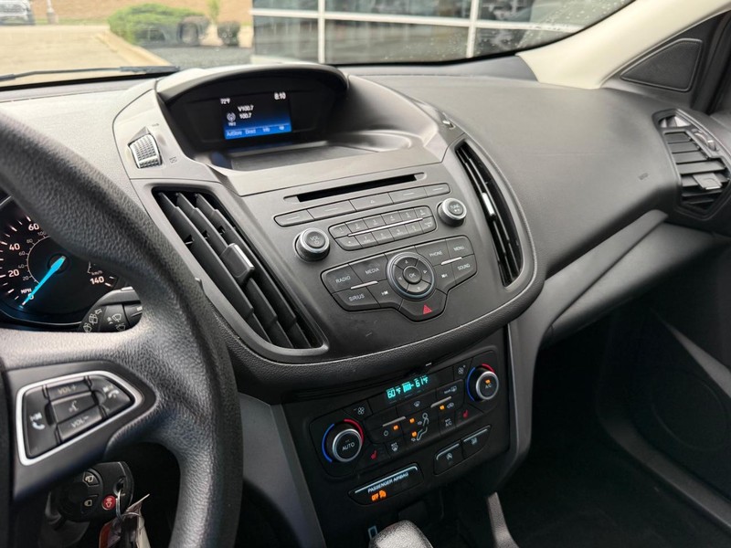 Ford Escape Vehicle Full-screen Gallery Image 25