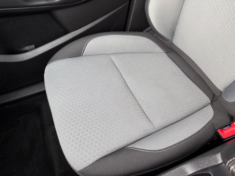 Ford Escape Vehicle Full-screen Gallery Image 26