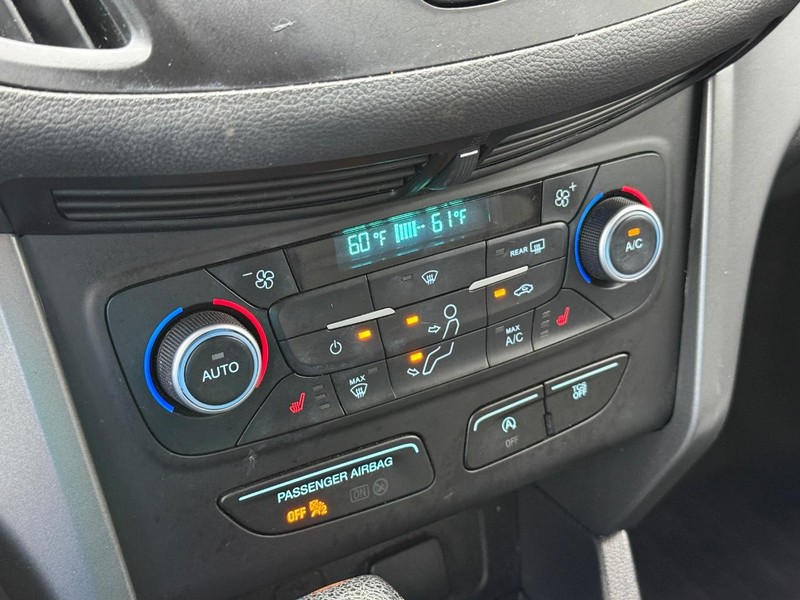 Ford Escape Vehicle Full-screen Gallery Image 27