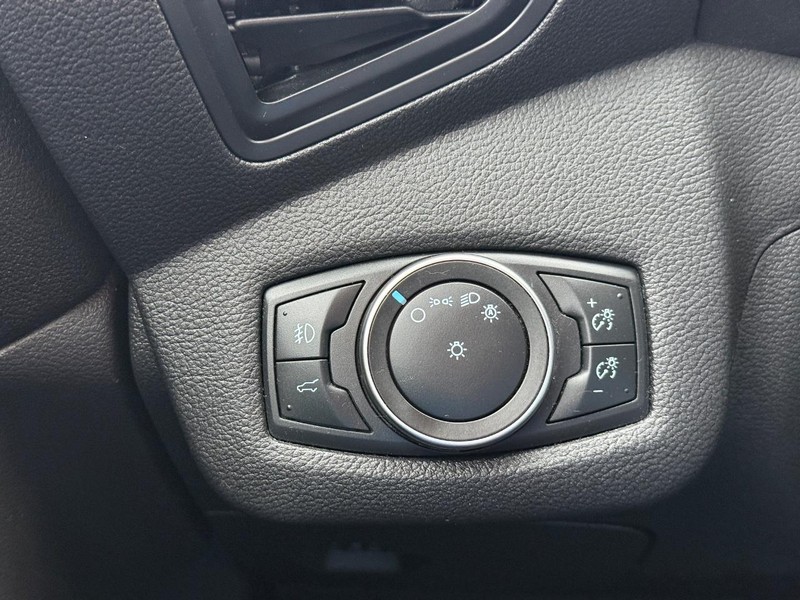 Ford Escape Vehicle Full-screen Gallery Image 29