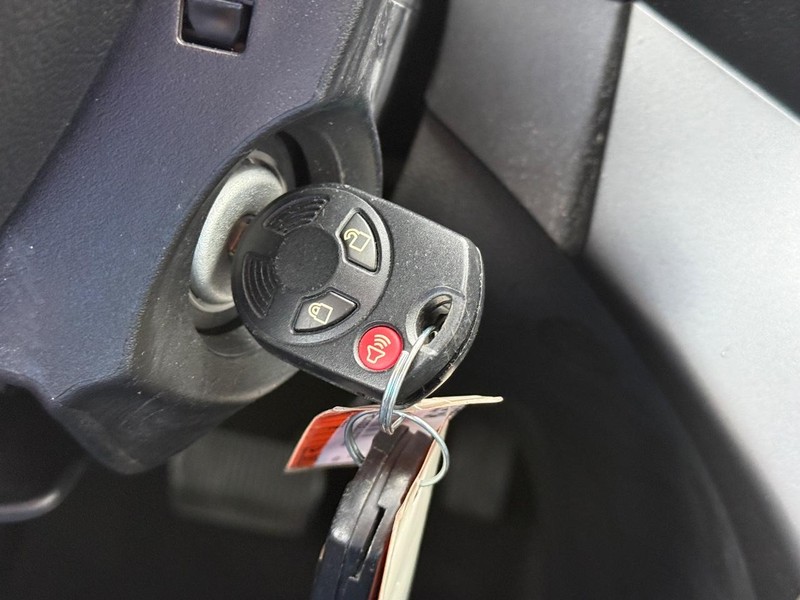 Ford Escape Vehicle Full-screen Gallery Image 30