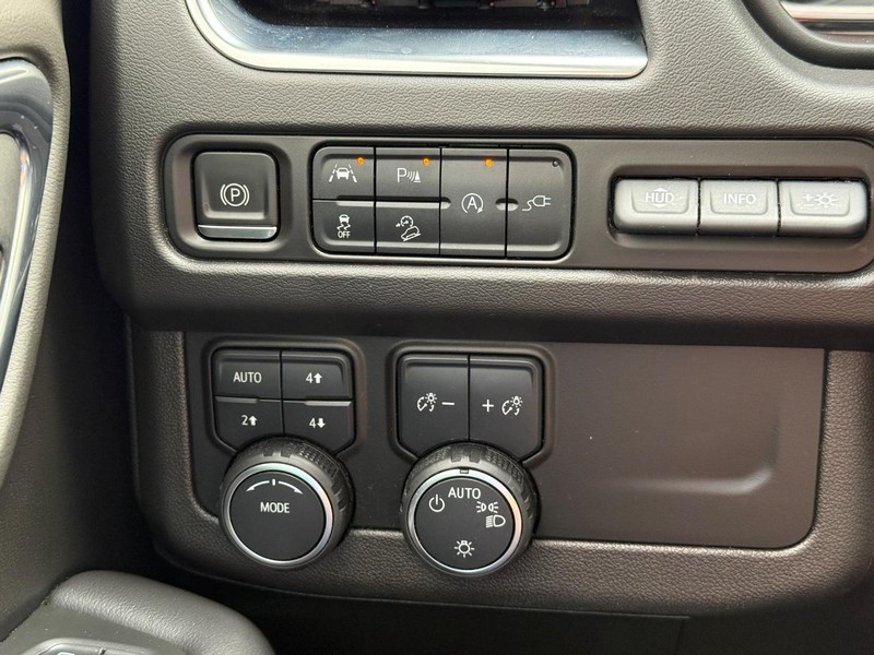 Chevrolet Tahoe Vehicle Full-screen Gallery Image 30