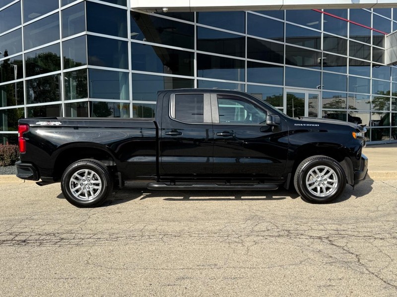Chevrolet Silverado 1500 Vehicle Full-screen Gallery Image 02