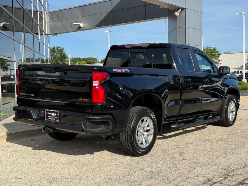 Chevrolet Silverado 1500 Vehicle Full-screen Gallery Image 03