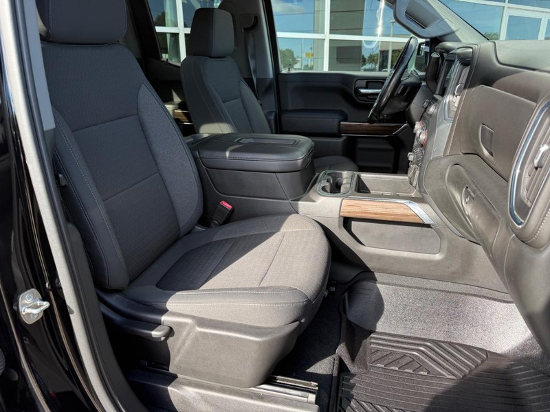 Chevrolet Silverado 1500 Vehicle Full-screen Gallery Image 10