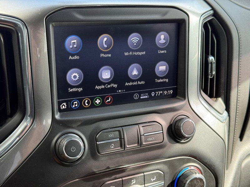 Chevrolet Silverado 1500 Vehicle Full-screen Gallery Image 18