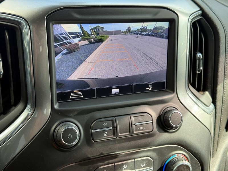 Chevrolet Silverado 1500 Vehicle Full-screen Gallery Image 19