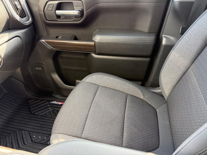 Chevrolet Silverado 1500 Vehicle Full-screen Gallery Image 21