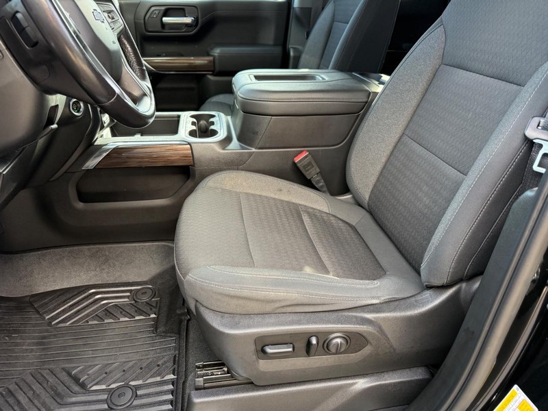 Chevrolet Silverado 1500 Vehicle Full-screen Gallery Image 26