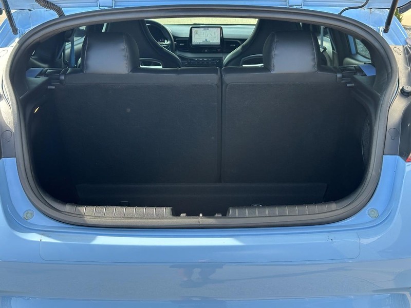 Hyundai Veloster N Vehicle Full-screen Gallery Image 04