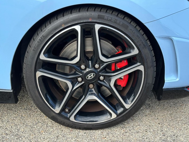Hyundai Veloster N Vehicle Full-screen Gallery Image 10